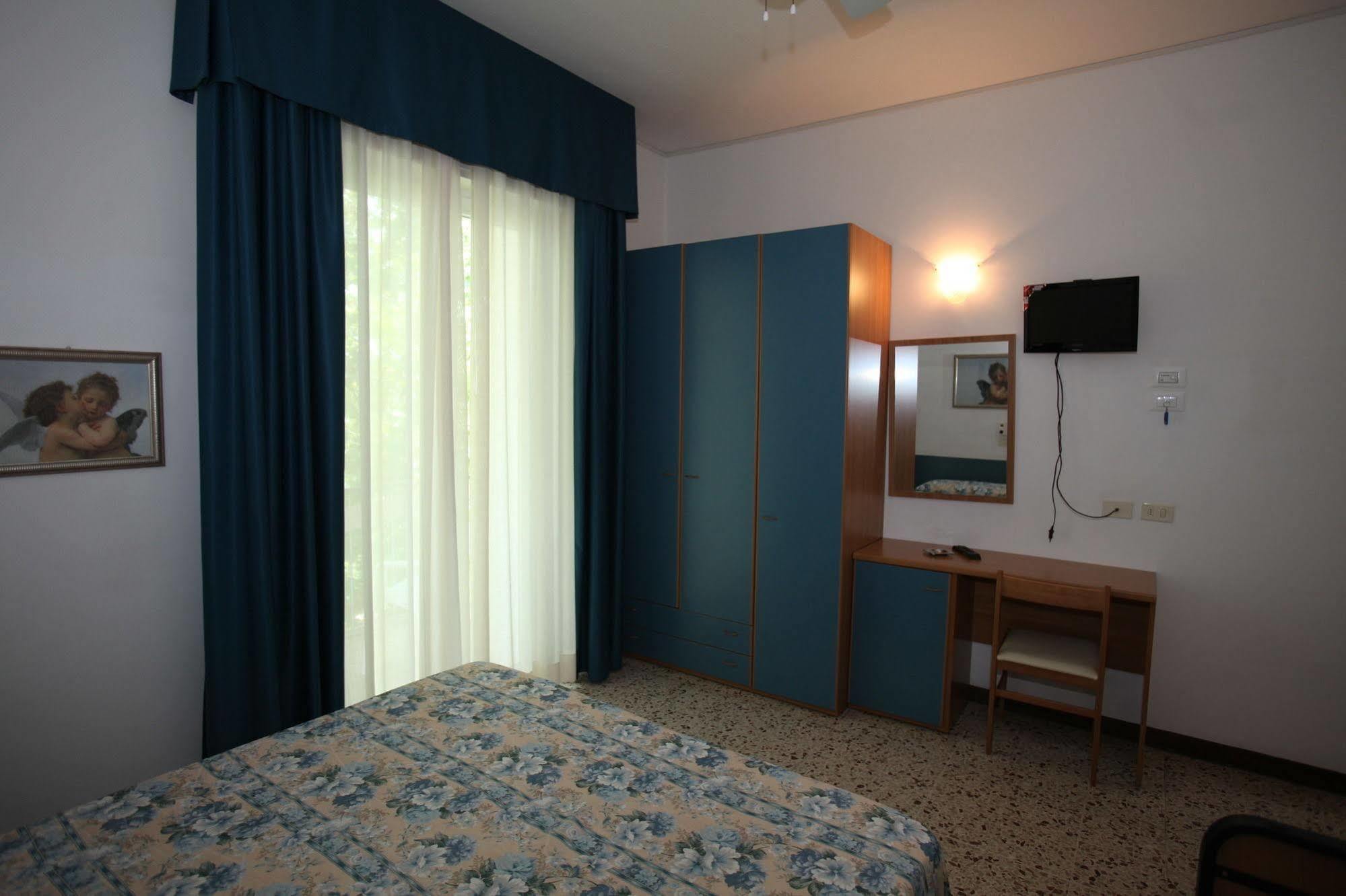 B&B Tres Jolie Cattolica Exterior photo